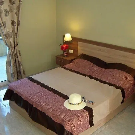 Stalaktites And Hotell Chaliotata